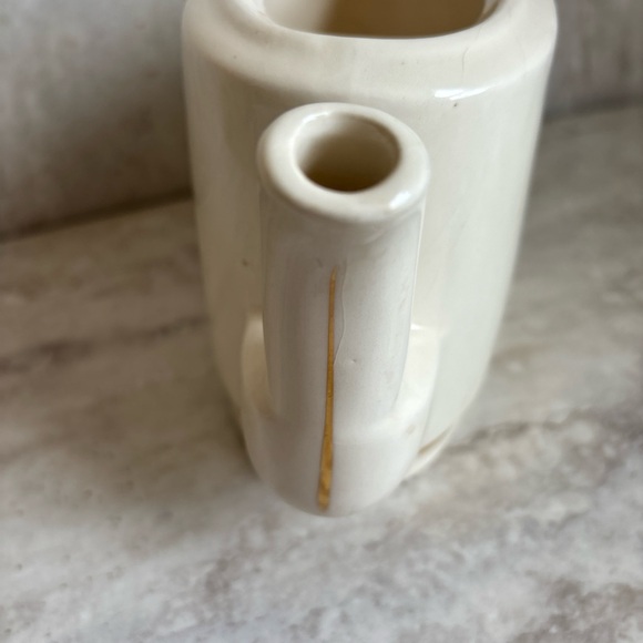 Vintage Mid Century Modern Bakerite Tulip Teapot with 22K Gold Trim Art Deco - Picture 6 of 8